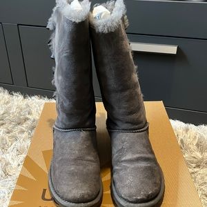 Used Bailey Bow Ugg Boot Tall in Grey Size 6